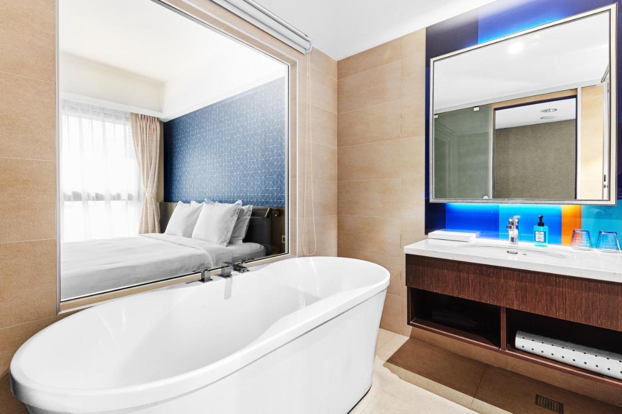 Holiday Inn Express Kaohsiung Love River By Ihg ภายนอก รูปภาพ