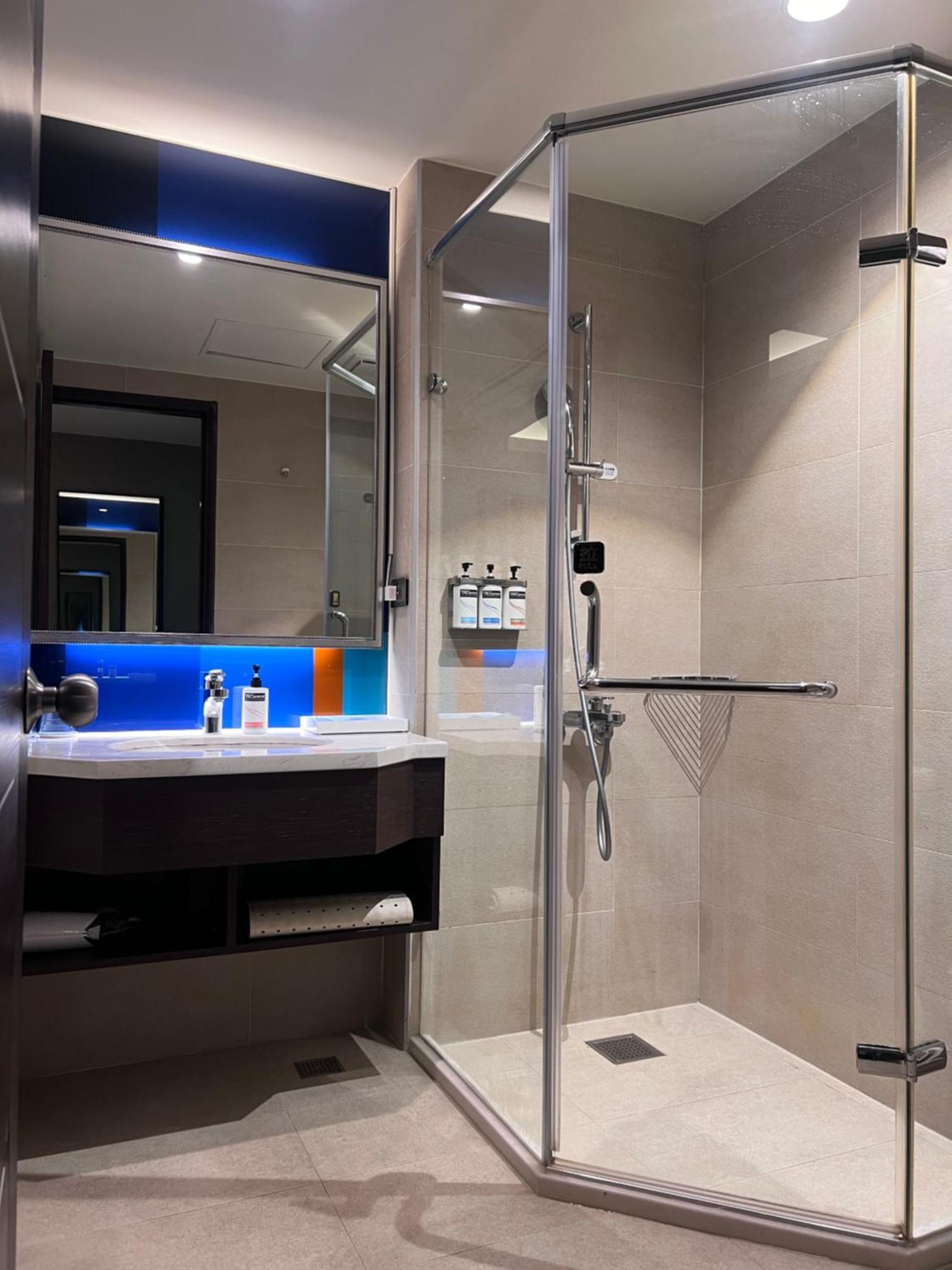 Holiday Inn Express Kaohsiung Love River By Ihg ภายนอก รูปภาพ