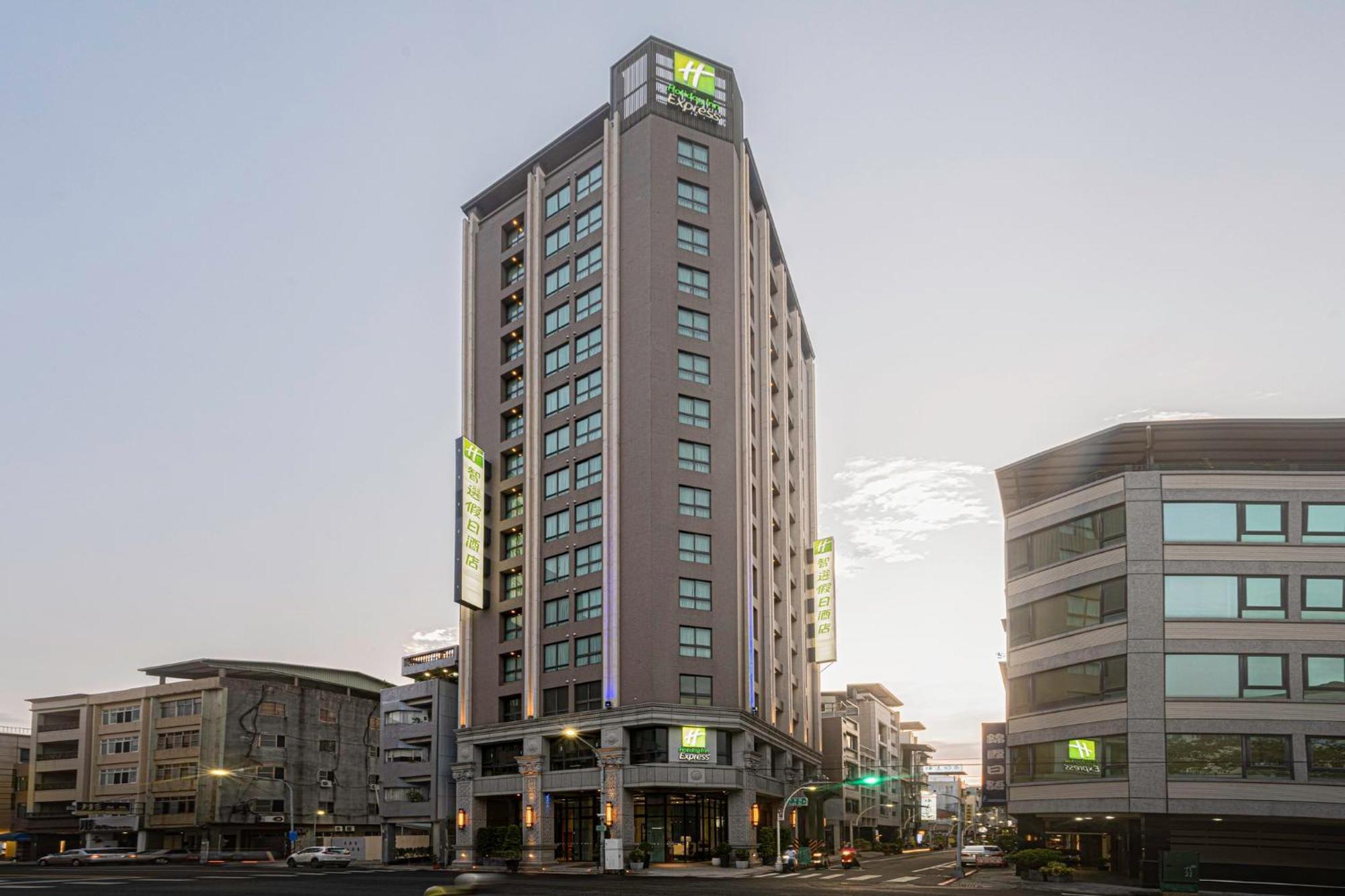 Holiday Inn Express Kaohsiung Love River By Ihg ภายนอก รูปภาพ