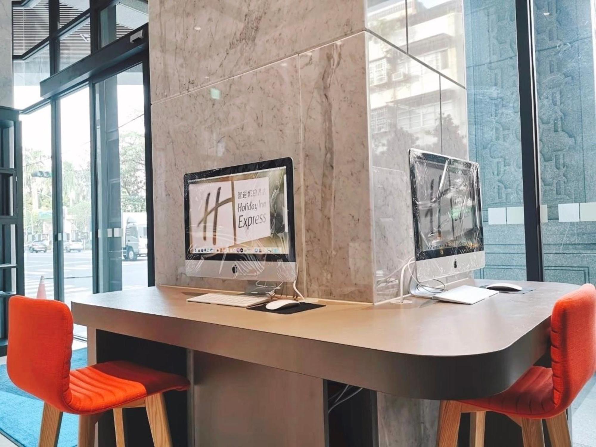 Holiday Inn Express Kaohsiung Love River By Ihg ภายนอก รูปภาพ