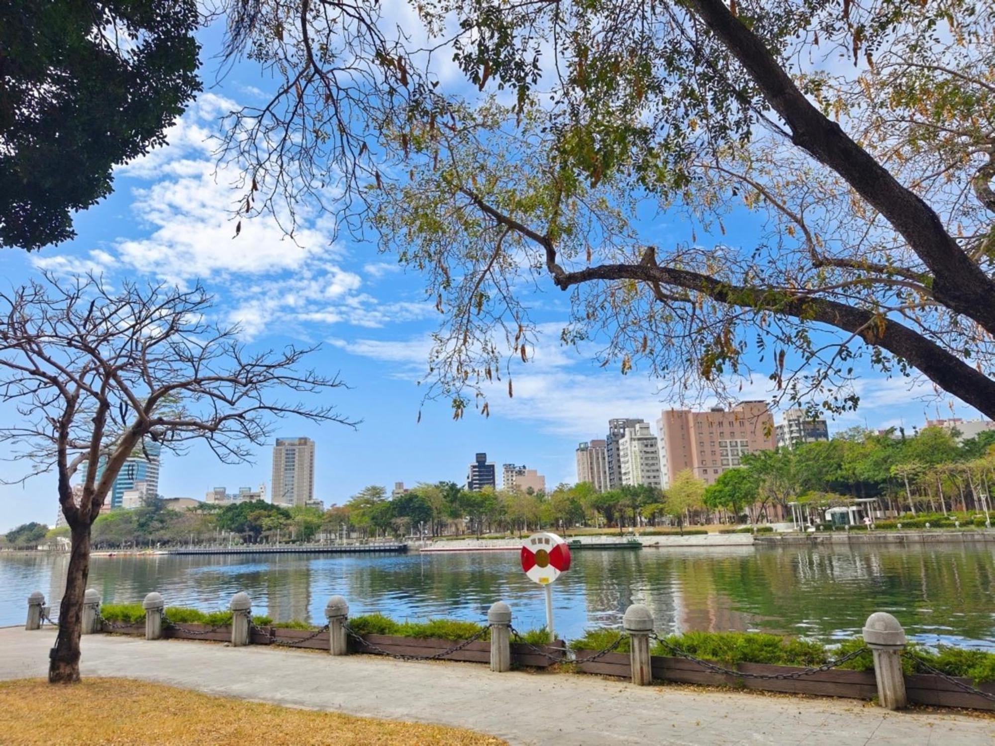 Holiday Inn Express Kaohsiung Love River By Ihg ภายนอก รูปภาพ